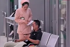 夫妻外地遭遇车祸无亲无故，热心护士照顾受伤夫妻，真的很温暖