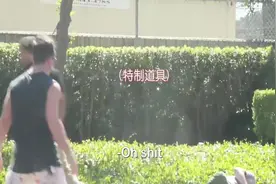 用假的玻璃瓶把人砸晕测试路人反应，大叔的反应暖心了！视频封面