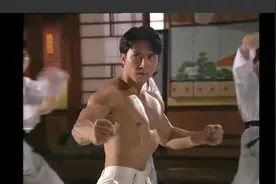 甄子丹《精武门》主题曲，现在听仍然有一种，热血沸腾的感觉