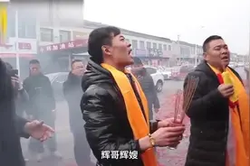 辉辉夫妻进藏缺氧去世，卡友代驾送回家，母亲崩溃大哭！视频封面