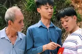 3人是亲戚，爷孙加老表，许华升酒神老表太搞笑！视频封面