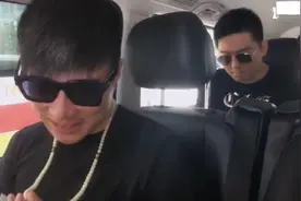 帝师：给你们看下黑卡是什么样的并且有什么特权，王思聪也有一张视频封面