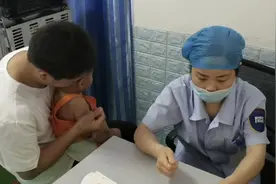 带孩子打疫苗走交了194块钱，打的麻腮风乙脑轮状，医保卡不能刷视频封面