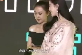 气质女神范冰冰被路人抓拍颜值依旧抗打女王范十足视频封面