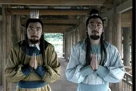 杨六郞也开起玩笑，和长得极像的结拜兄弟逗郡主，真是傻傻分不清视频封面