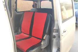 高调的货拉拉司机，小面包车座椅从来不拆，装不下的货直接取消。