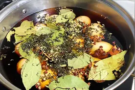 9种配料2个技巧，做出茶香浓郁劲道弹牙的茶叶蛋，后悔做少了