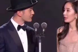 你认为q是什么东西？二人搞笑调侃，太有才了。