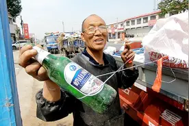 啤酒瓶又涨价了！收酒瓶大爷告诉你现在多少钱一个，这么贵？视频封面