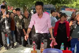 还可以擦美女的鞋底。喜欢的双击+关注