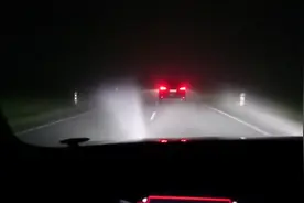 夜晚驾驶台拥有激光大灯的车是什么感觉？让这台奥迪A8告诉你答案