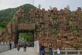 安徽和江西交界的小县城，县政府气派非凡，狄仁杰还在这做过县令视频封面