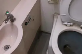 火车上的“厕所”用完以后，粪便都排到什么地方去了。