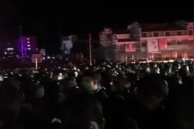 安徽黄山限流，凌晨排队进黄山