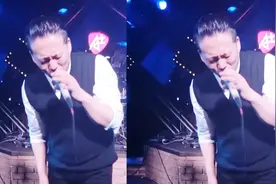 大叔酒吧里深情翻唱《不值得》，唱哭了多少人，网友：真的不值得