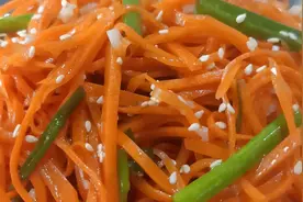 凉拌胡萝卜丝要不要汆水，大厨教你正确做法，酸辣爽口，开胃下饭