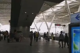 小伙座高铁从广州南去湖北荆州，去做什么？票价多少？视频封面