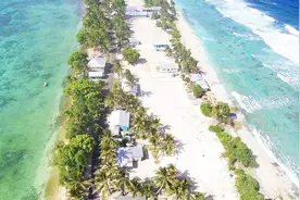 全球最“可怜”的国家，只有一条公路，没有一所大学视频封面