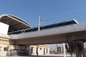 实拍西安到咸阳机场专线，票价要比地铁贵一些，坐2个站花5块钱视频封面