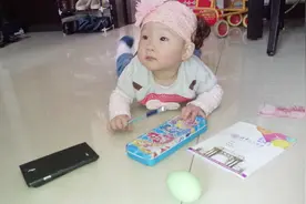 传统小孩满月抓阄，是迷信还是有科学依据，五年后这家娃验证了！