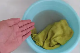 毛巾脏发粘不能用开水烫，试试这个方法，10钟焕然一新学到赚到视频封面