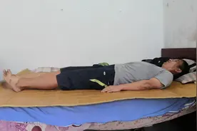 脑出血大哥给大家演示两个下肢康复动作，这次绝对是干货。视频封面