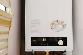 燃气热水器打开没热水？别着急花钱叫人维修，看看小伙怎么搞定的