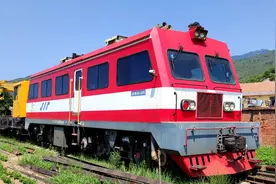 铁路上少见的工程车 金鹰GC-270轨道车