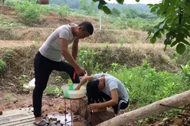 罗罗结婚9年了，老公还给她洗头，这夫妻关系还不错视频封面