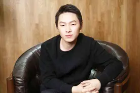 梁博《出现又离开》： 虽说往事都该随风如烟，人总是要向前看