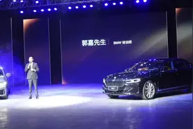 静态对比宝马新7系豪华版和运动版，有哪些区别？