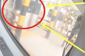 刚下高速就被交警拦下，结果交警却对我笑了，瞬间让我心花怒放！视频封面