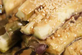 蒜泥茄子的做法，京味美食这样调酱料，才能吃出地道的北京味