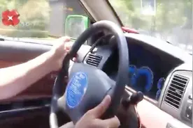 拾金不昧好“的哥”！乘客落下提包，好心司机送还视频封面