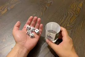骰子花式玩法，5颗骰子摇成一排，看完后你学会了吗？