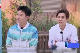阿姨说自己有50岁，张艺兴高情商在线，哄得阿姨心花怒放！