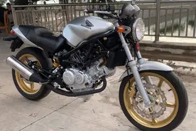 1999年本田VTR250 日本小怪兽视频封面