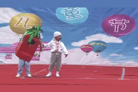 一首儿歌《拔萝卜》看看三岁小孩是怎么表演的，笑的肚子疼