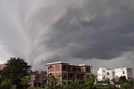 广东河源：台风环流来袭，天空上演大片，壮观！