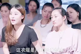 小伙参加时装大赛，穿上用垃圾袋做的衣服，台下的观众都说有创意视频封面