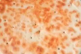 陕西女子教你烙大锅盔，外酥里软，夹上6辣子，真好吃