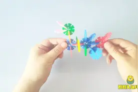 用插塑玩具拼插一只小鸭子，小鸭子 嘎嘎嘎