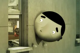 男子被150吨陨石砸中，从此偏离真实世界91厘米，身体总陷在墙里