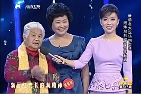 86岁奶奶登台，把评委4人给逗了个遍，众人纷纷拿出看家本领视频封面