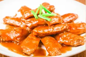 可乐鸡翅做的好吃不好吃？关键步骤就一点，厨师长的做法值得收藏