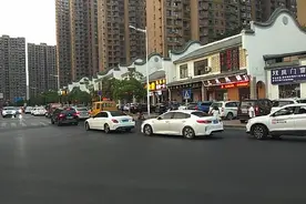 看看合肥北城世纪城业主下班的场景，是一道风景。视频封面