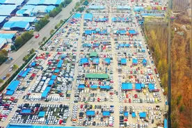 航拍临沂最大的二手车交易市场。兰田二手车批发市场。视频封面