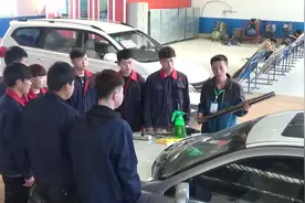 汽车前挡风玻璃贴膜教程及注意事项