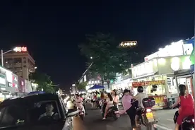 广东中山最繁华的地摊一条街