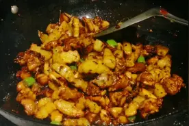 家常版干煸兔丁 周末你还在点外卖吗？在家也能做美味的干煸兔丁